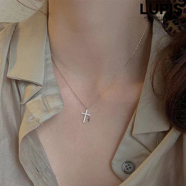 ⭐︎ Popular cross motif accessory ☆︎